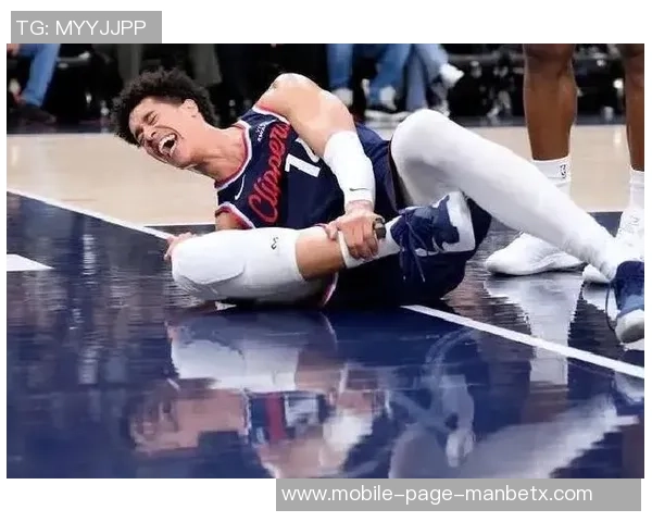 泰伦卢赞尼德豪泽拼劲十足能量满满抢板盖帽表现出色贡献六个进攻篮板